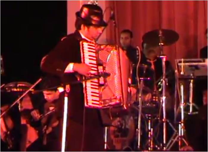 accordion player delhi